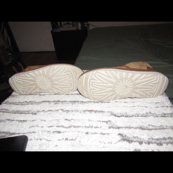 Men’s Ugg’s - Picture 2 of 3